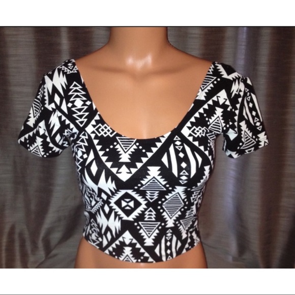 Victoria’s Secret PINK Aztec Crop Top Black/White. - Picture 3 of 4